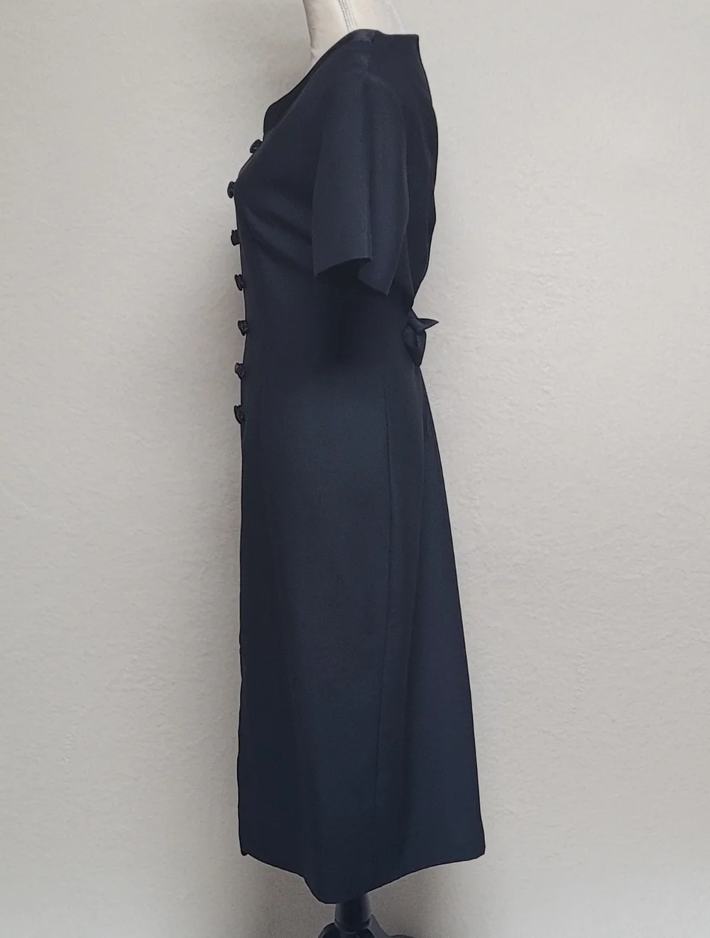 90s Vintage Miss Scarlett Black Satin Crepe Frog Clasp Closure Midi Wiggle Dress - Picture 7 of 11